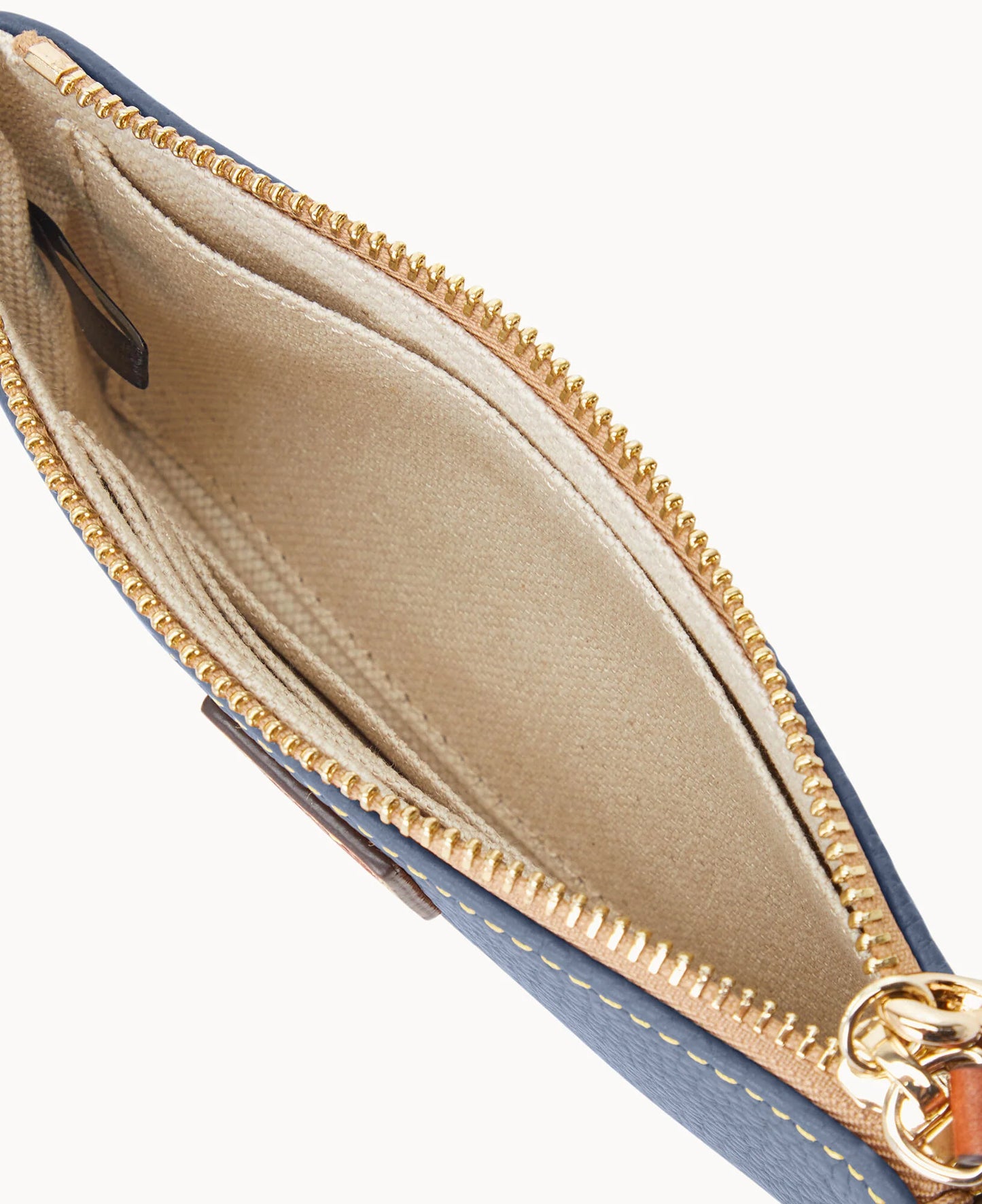 Pebble Grain Medium Wristlet