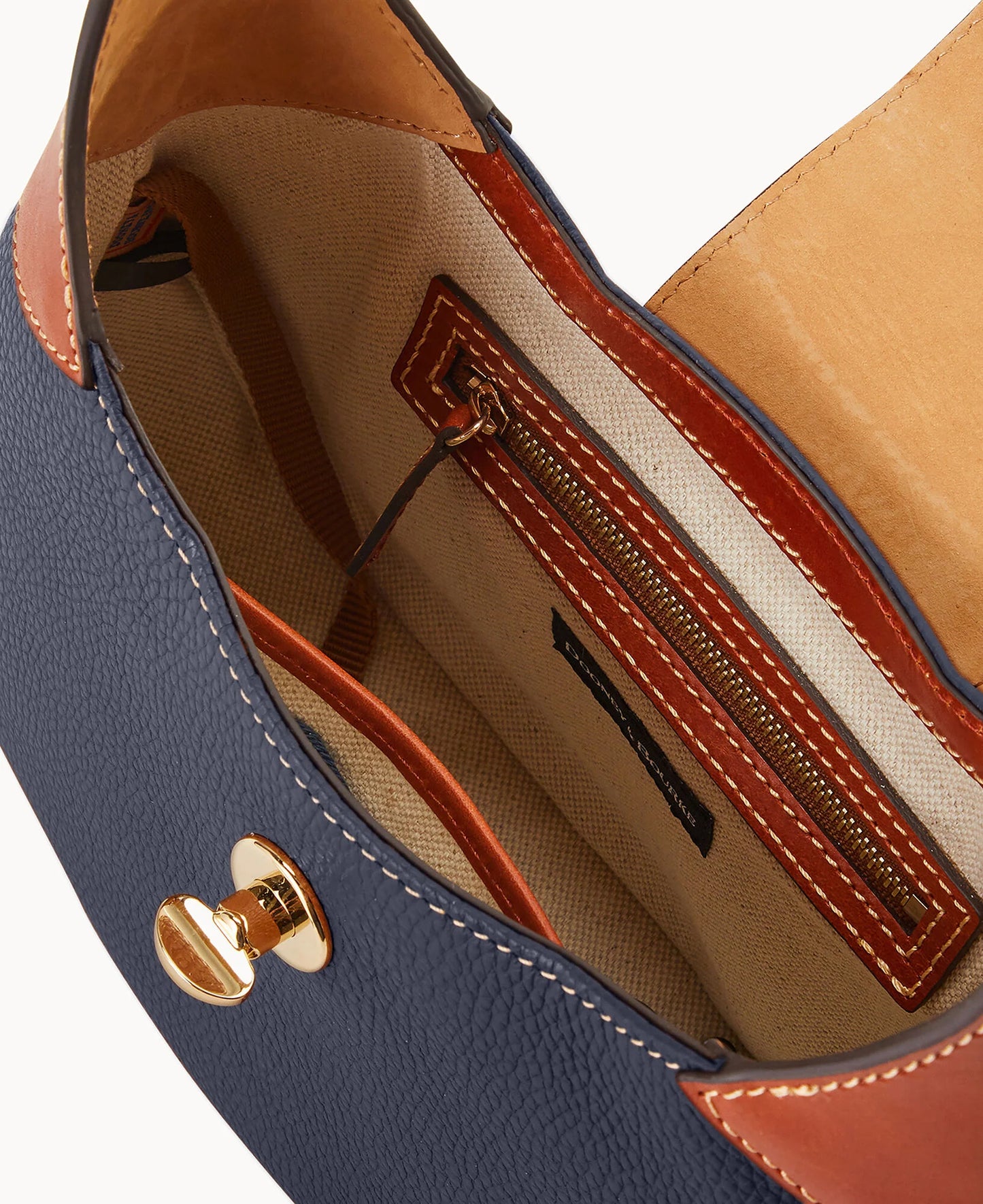 Pebble Turnlock Hobo 26