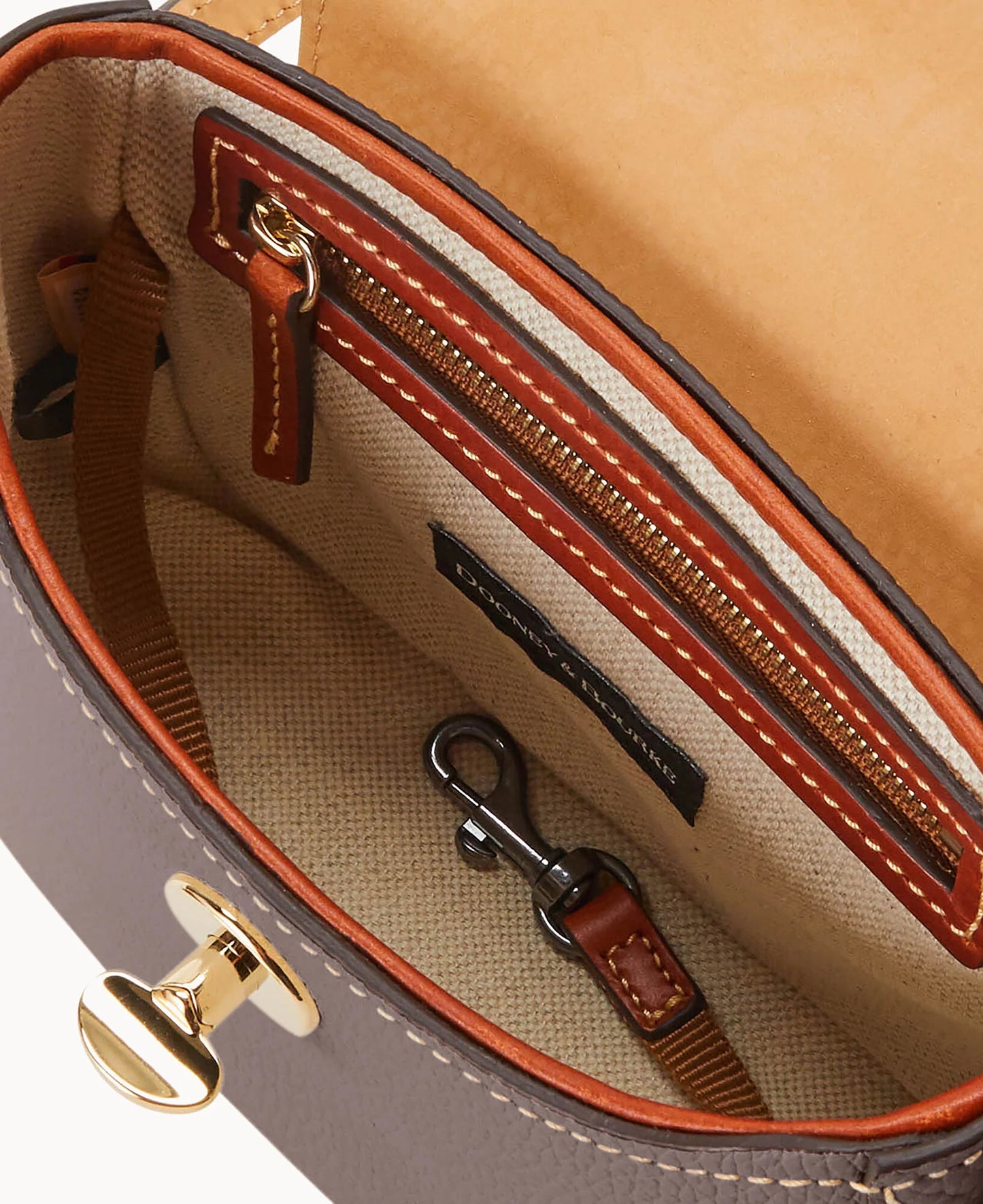Pebble Turnlock Flap Saddle