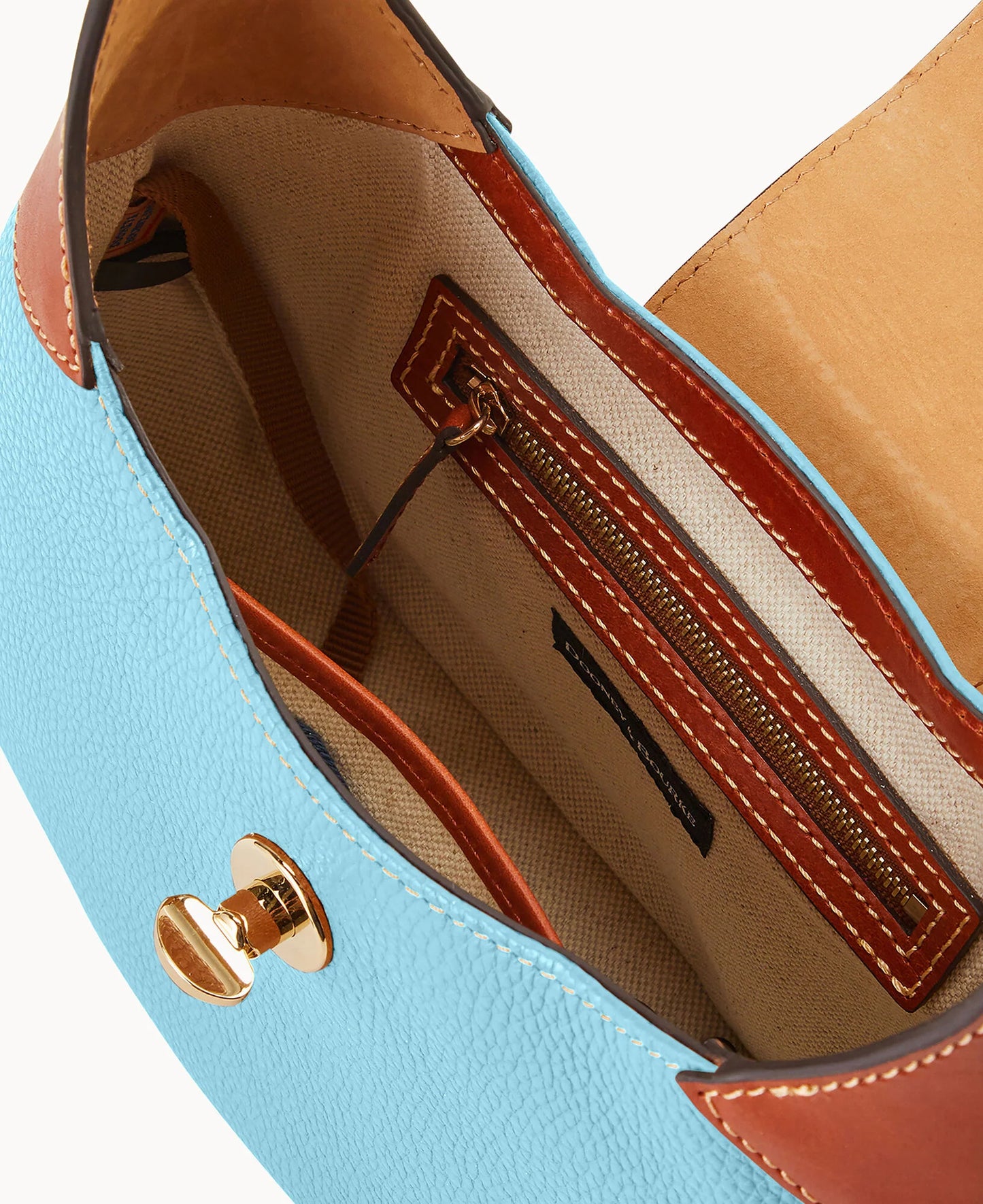 Pebble Turnlock Hobo 26