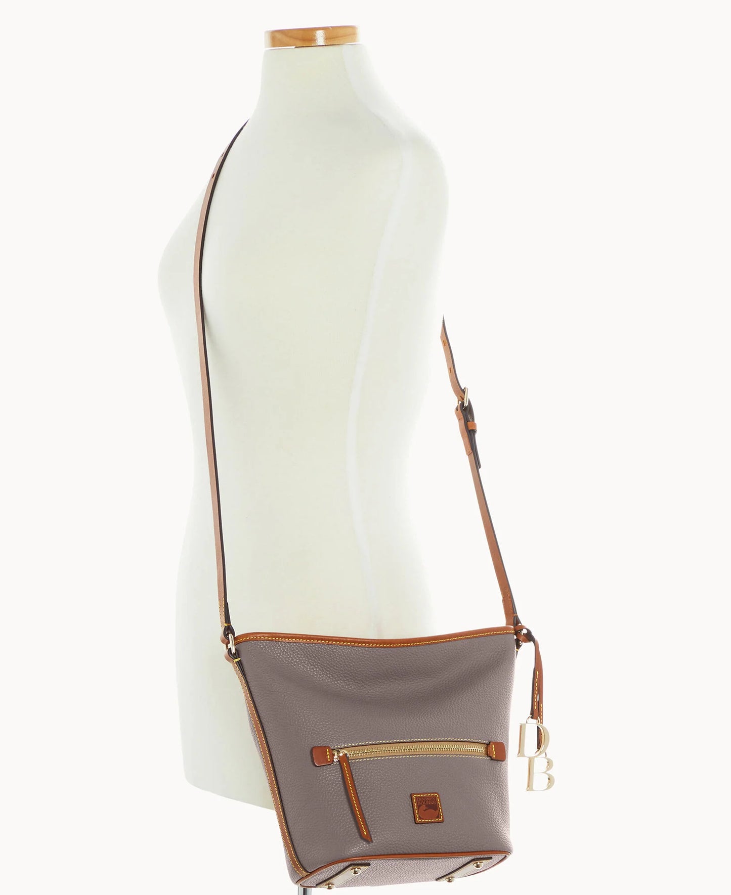 Pebble Grain Zip Sac