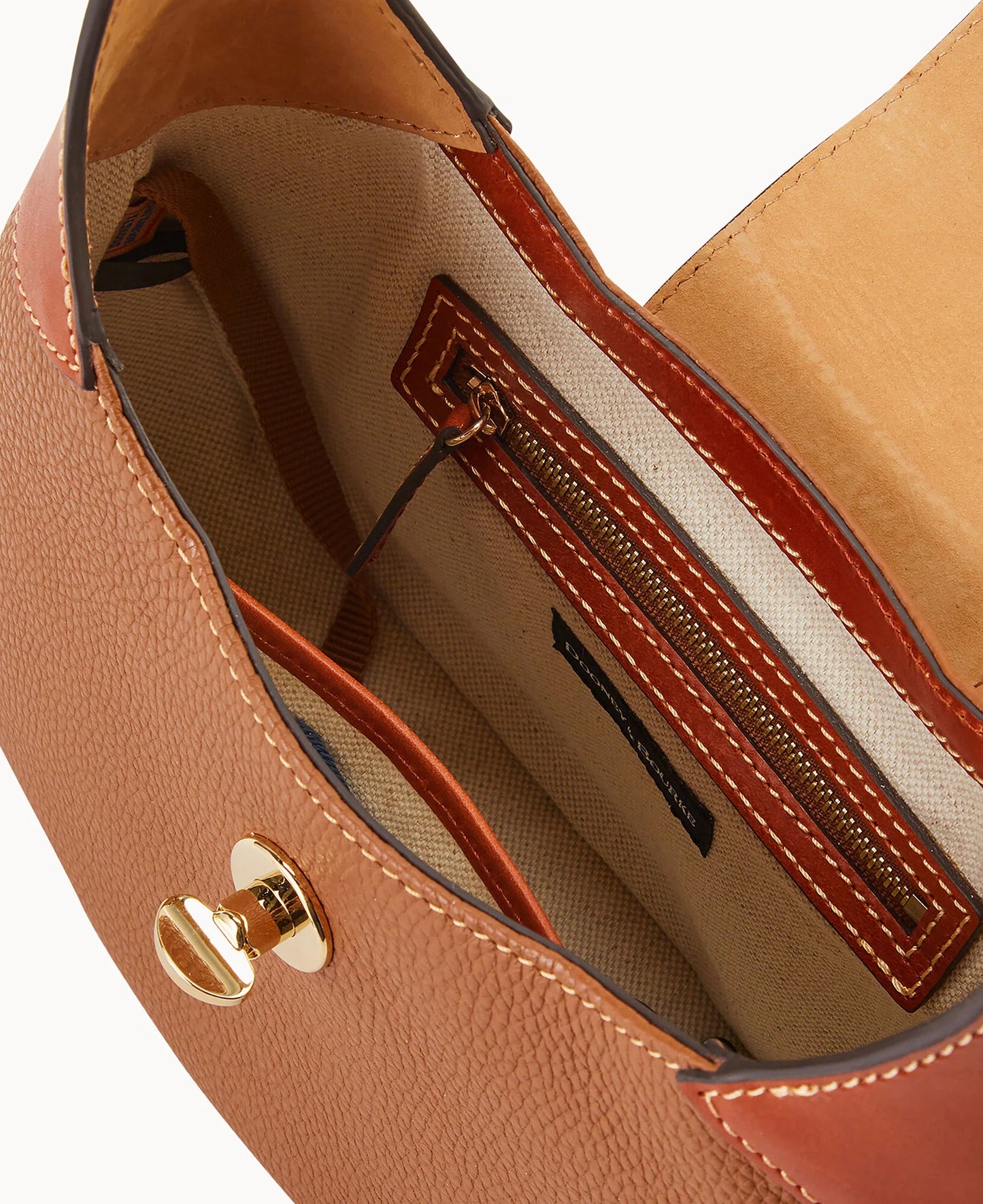 Pebble Turnlock Hobo 26