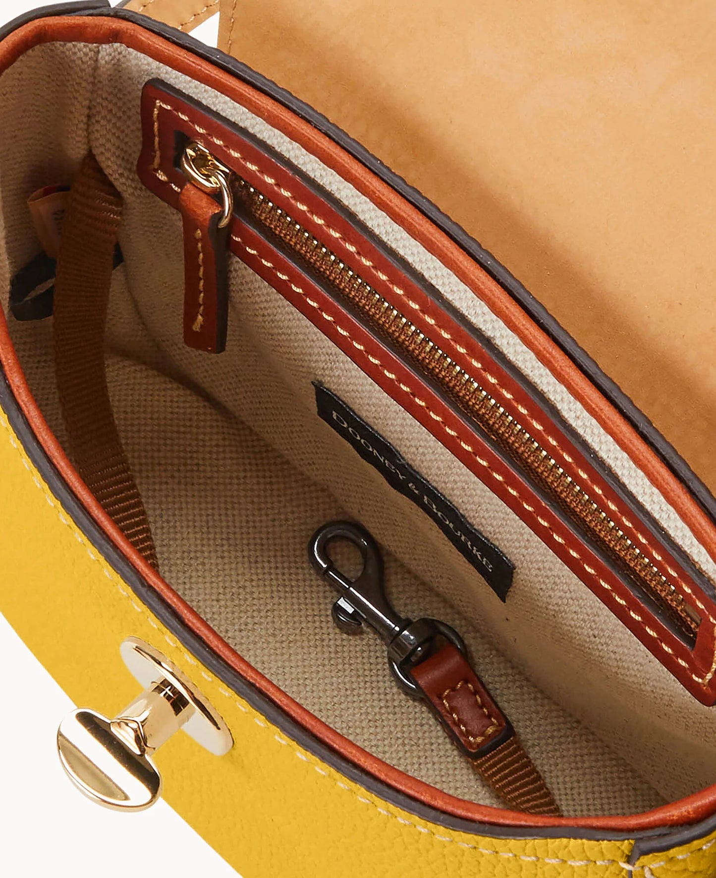 Pebble Turnlock Flap Saddle